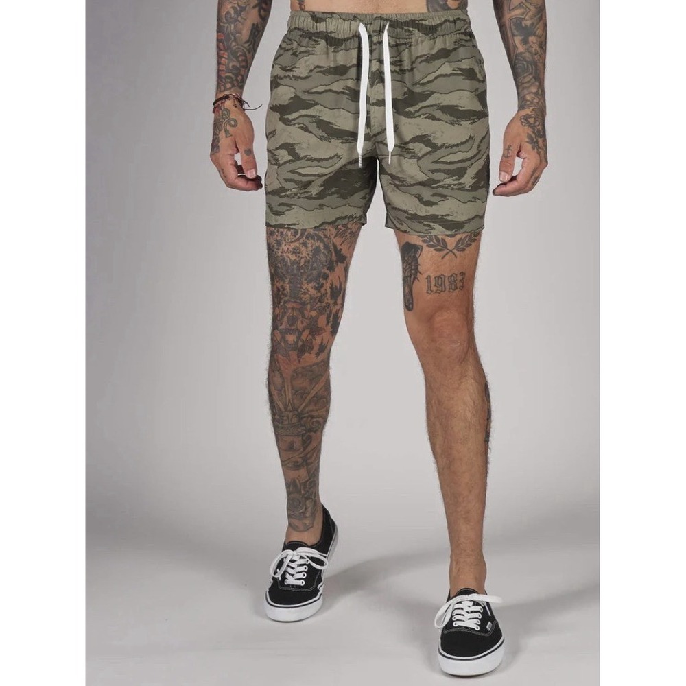 Cove Hybrid 5 Inch Tiger Camo Shorts Men's Size 30